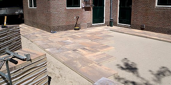 http://www.jansenhoveniers.nl/wp-content/uploads/2014/09/header-bestrating-570-285-01.jpg